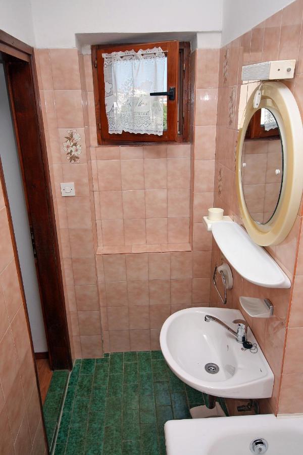 Apartment Supetarska Draga - Donja 5030A エクステリア 写真